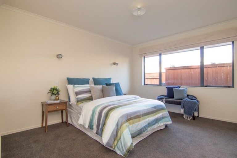 Photo of property in 8 Sorrento Place, Kelvin Grove, Palmerston North, 4414