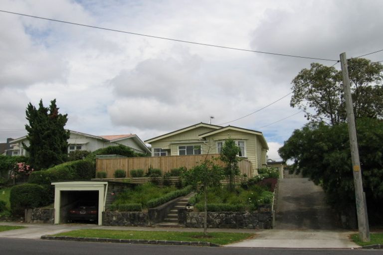 Photo of property in 50a Kiwi Road, Point Chevalier, Auckland, 1022