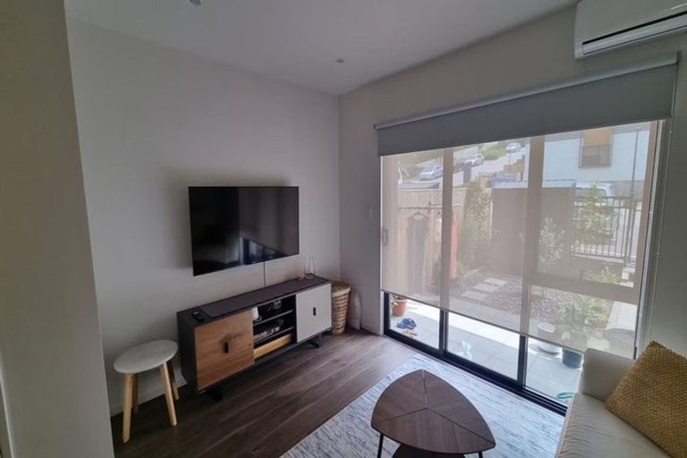 Photo of property in 35 Morihana Close, Glen Eden, 0602