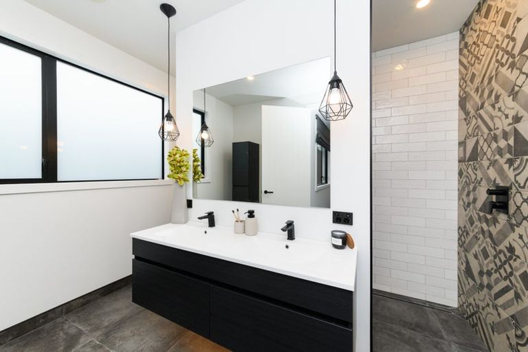 Photo of property in 2 Waimarama Court, Roslyn, Palmerston North, 4414