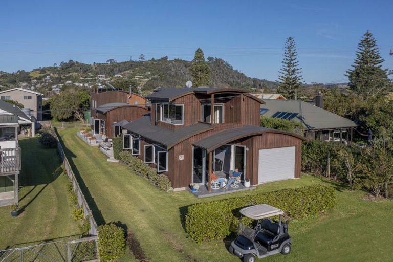 Photo of property in 17 Hahei Beach Road, Hahei, Whitianga, 3591