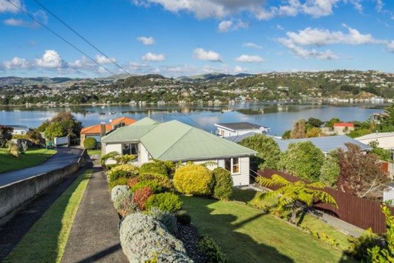 Photo of property in 40 Mana View Road, Paremata, Porirua, 5026