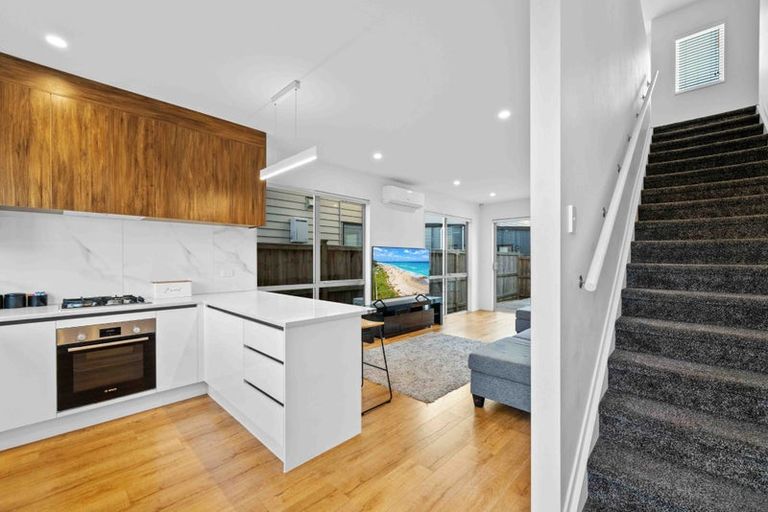 Photo of property in 102 Bellbird Street, Papakura, 2110