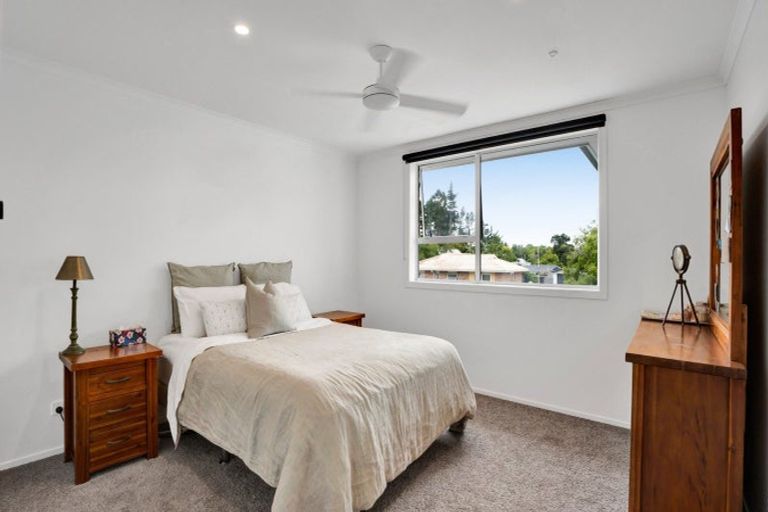 Photo of property in 15 Kowhai Street, Strandon, New Plymouth, 4312