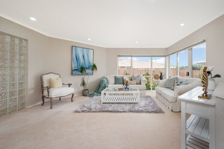 Photo of property in 22 Ballycullanie Place, Dannemora, Auckland, 2016