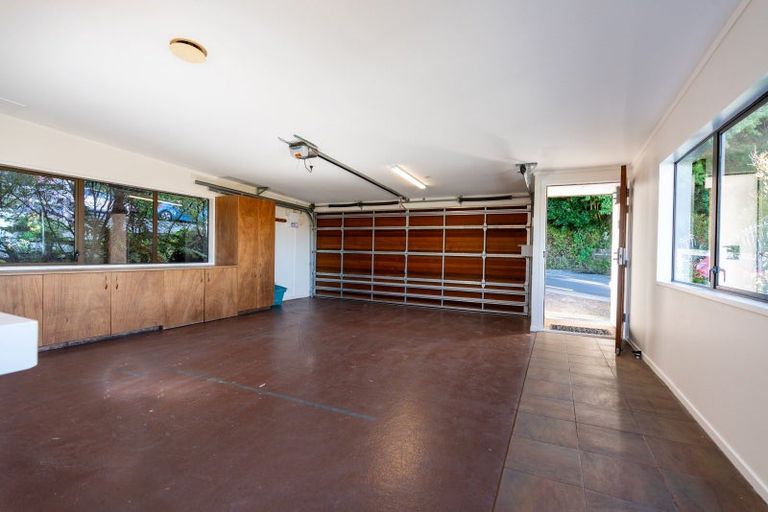 Photo of property in 16 Garden Road, Northland, Wellington, 6012