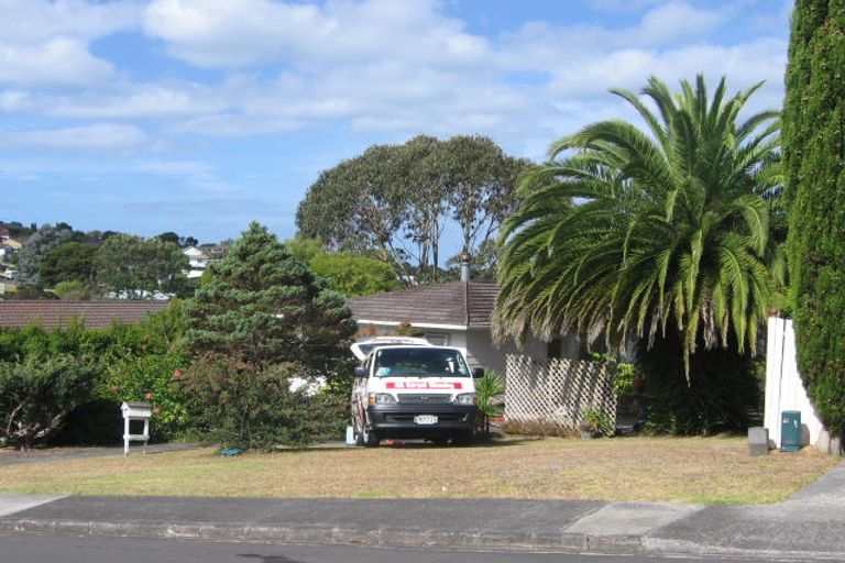 Photo of property in 3 Wanita Place, Totara Vale, Auckland, 0629
