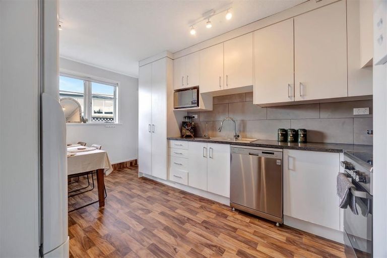 Photo of property in 82 Urlich Avenue, Melville, Hamilton, 3206