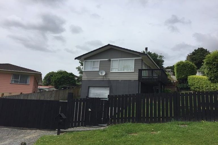 Photo of property in 20 Zingaro Place, Massey, Auckland, 0614