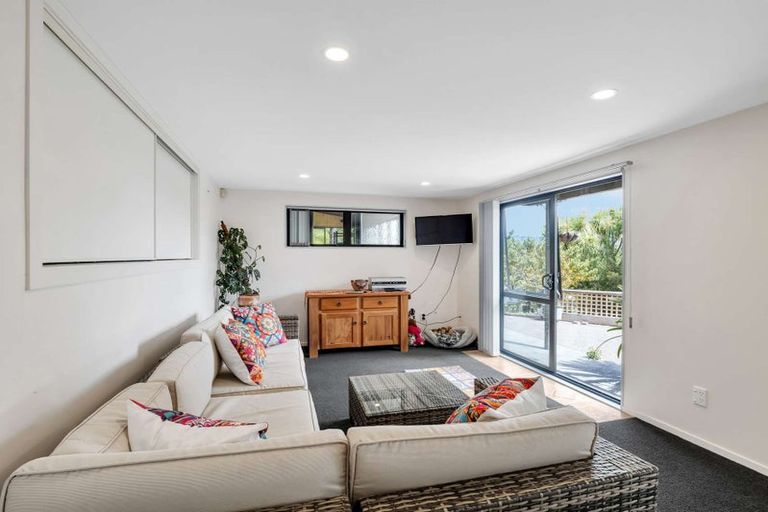 Photo of property in 11 North Way, Titirangi, Auckland, 0604