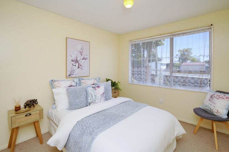 Photo of property in 76 Main North Road, Woodend, 7610