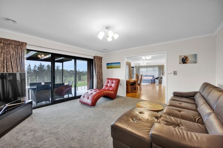 Photo of property in 8 Greenridge Lane, Merrilands, New Plymouth, 4312