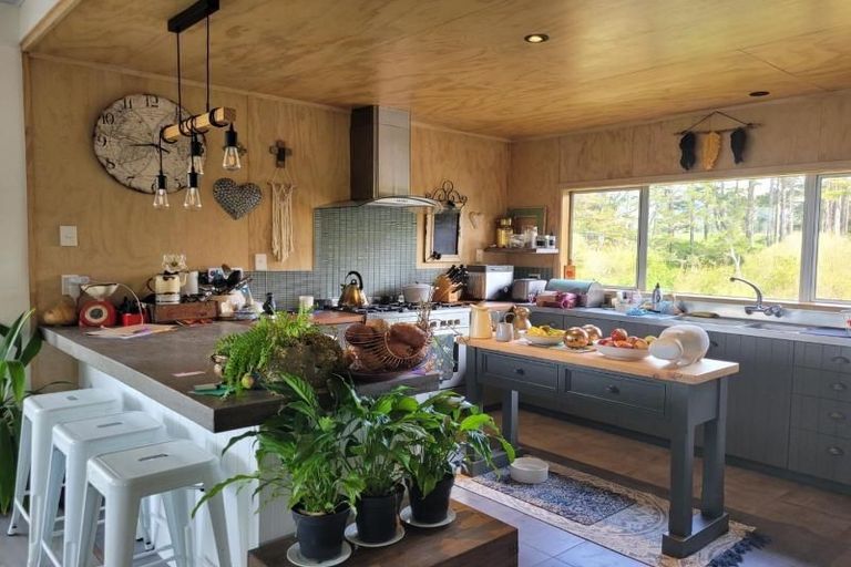 Photo of property in 15 Linda Street, Oakura, 4314