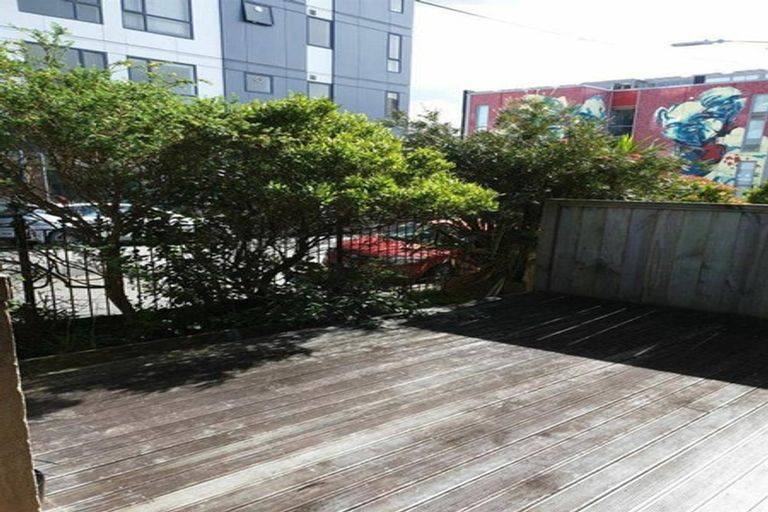 Photo of property in 17/3 Kelvin Grove, Te Aro, Wellington, 6011