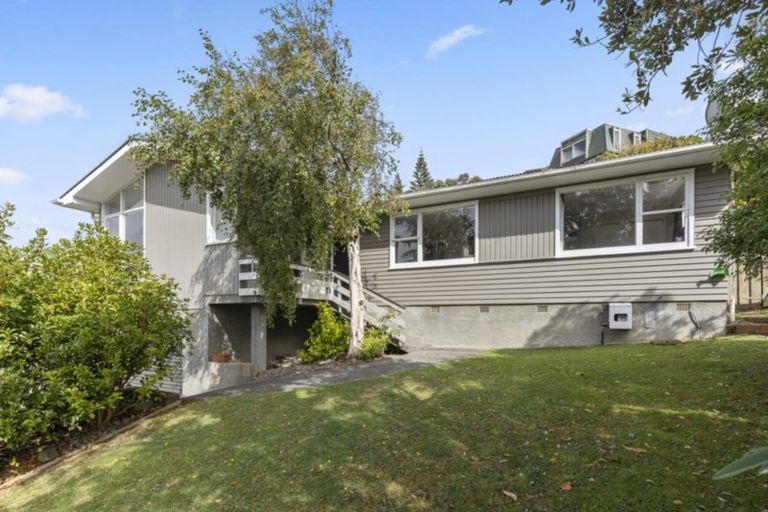 Photo of property in 5 Camellia Terrace, Maungaraki, Lower Hutt, 5010