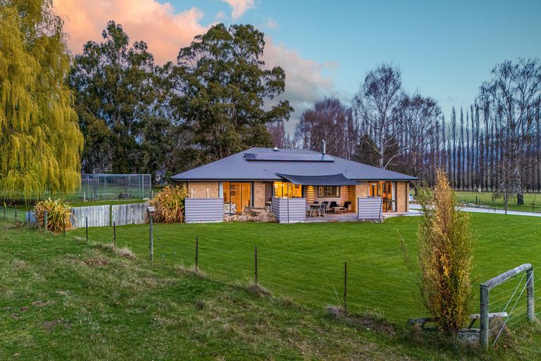 Photo of property in 22 Young Lane, Clyde, Alexandra, 9391