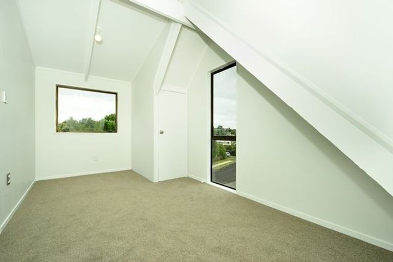 Photo of property in 12 Midgley Road, West Harbour, Auckland, 0618