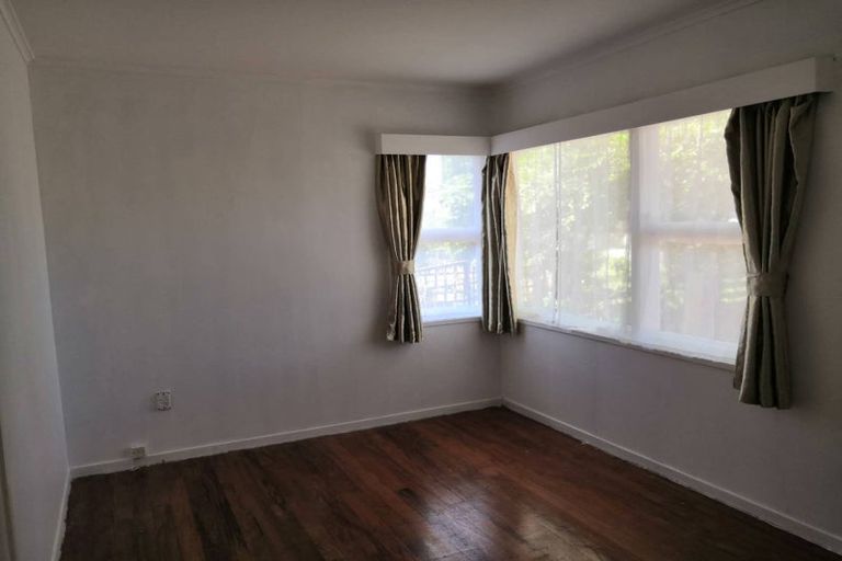 Photo of property in 30 Kingdale Road, Henderson, Auckland, 0610