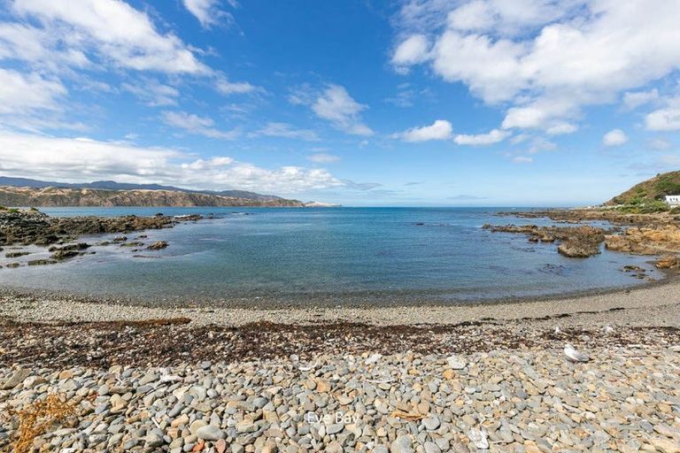 Photo of property in 106 Breaker Bay Road, Breaker Bay, Wellington, 6022