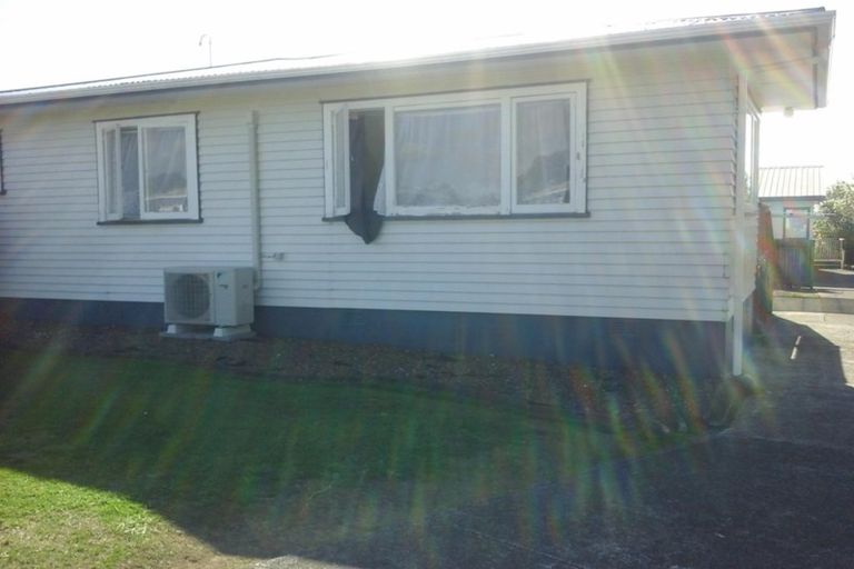 Photo of property in 14 Harmel Road, Glendene, Auckland, 0602