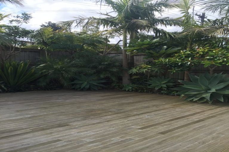 Photo of property in 1/18 Roberts Road, Glenfield, Auckland, 0629