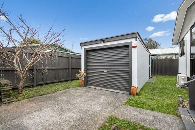 Photo of property in 2/88d Kelvin Road, Papakura, 2110