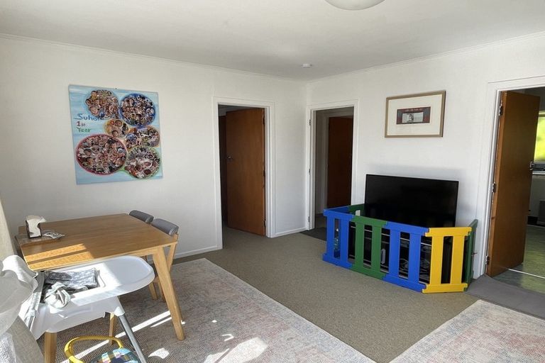 Photo of property in 26 Evelyn Place, Hillcrest, Auckland, 0627