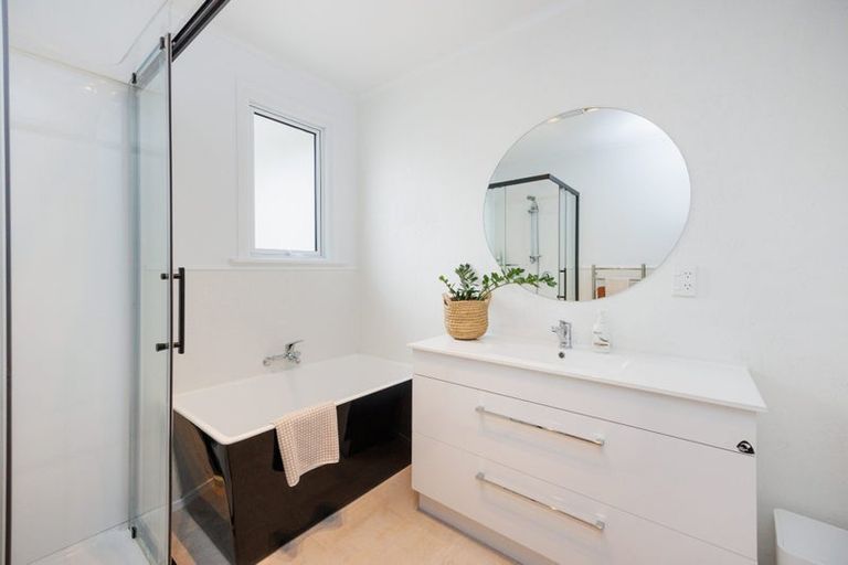 Photo of property in 37 Waterloo Crescent, Hokowhitu, Palmerston North, 4410