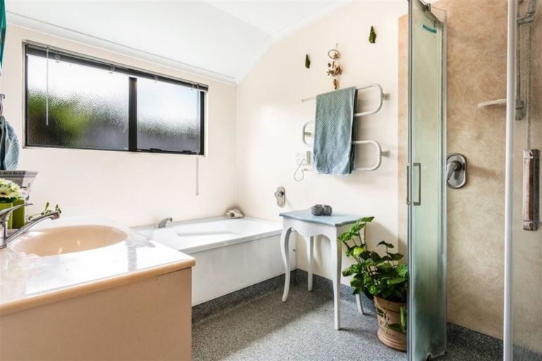 Photo of property in 24 Makiri Street, Helensville, 0800