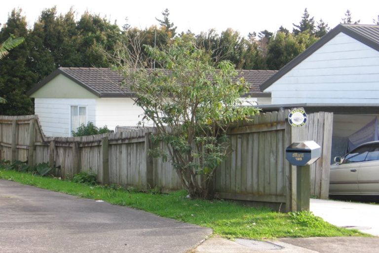 Photo of property in 2/15 Kirklow Place, Goodwood Heights, Auckland, 2105