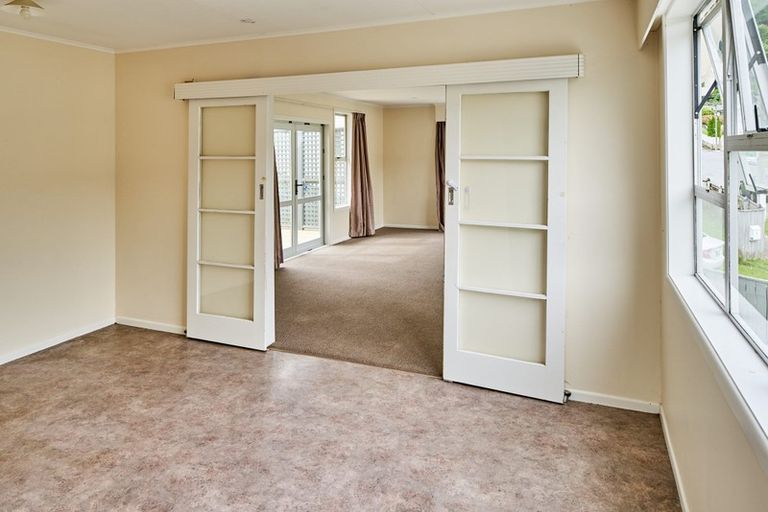 Photo of property in 4 Thomson Grove, Stokes Valley, Lower Hutt, 5019