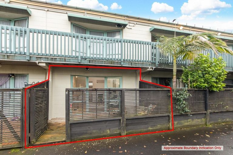 Photo of property in 2/4 Wynyard Road, Mount Eden, Auckland, 1024