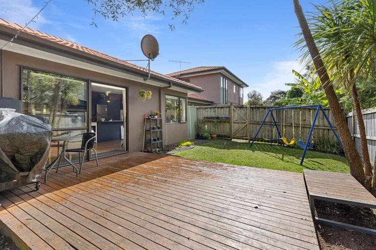 Photo of property in 16 Monkton Close, Greenhithe, Auckland, 0632