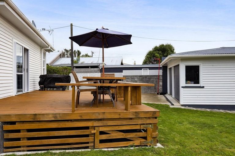 Photo of property in 261 Huatoki Street, Upper Vogeltown, New Plymouth, 4310