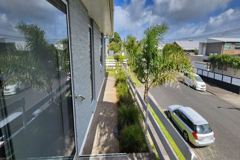 Photo of property in 1/246 Courtenay Street, Strandon, New Plymouth, 4312