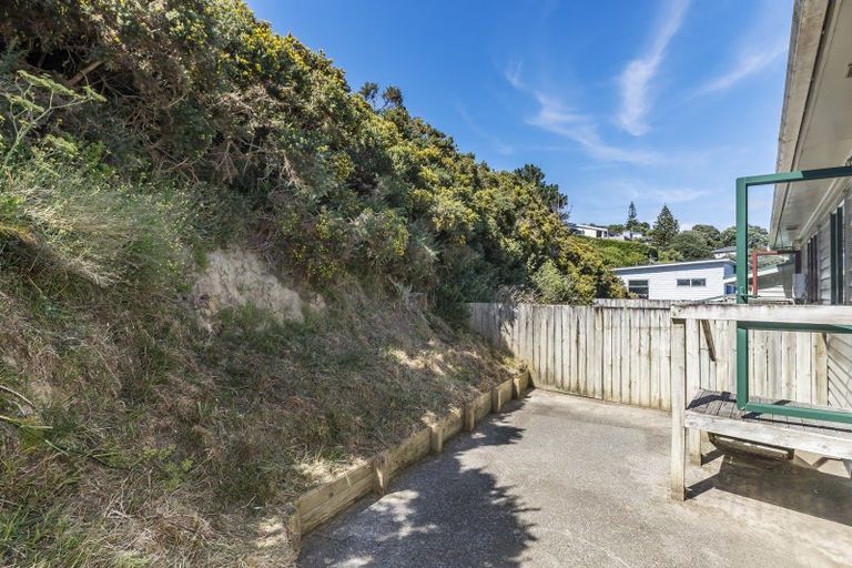 Photo of property in 6 Mitika Way, Strathmore Park, Wellington, 6022