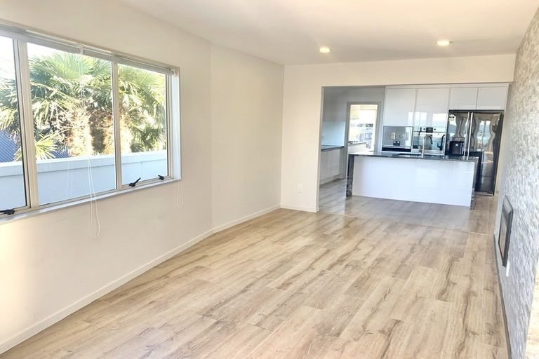 Photo of property in 31 Churchill Road, Murrays Bay, Auckland, 0630