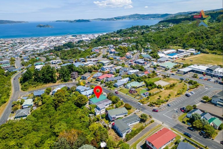 Photo of property in 12a Cedar Street, Maungaraki, Lower Hutt, 5010