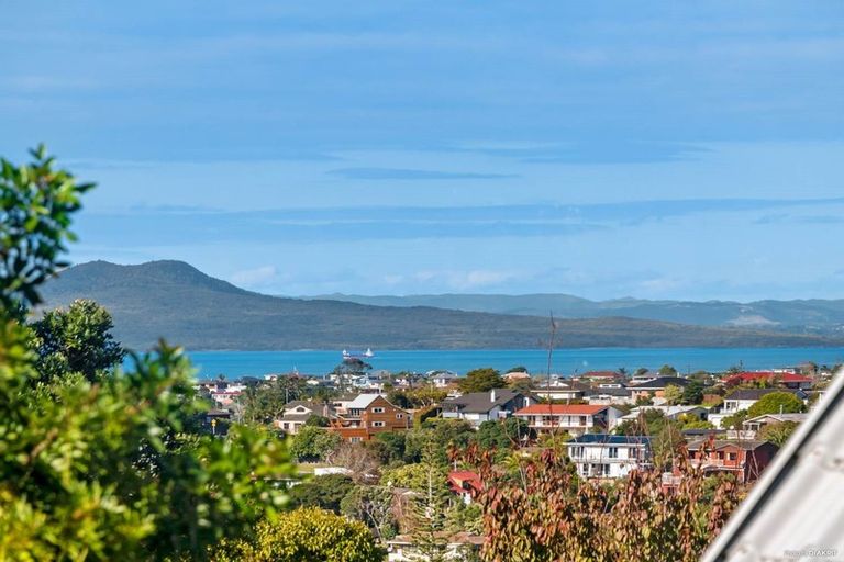 Photo of property in 1 Glenvar Road, Torbay, Auckland, 0630