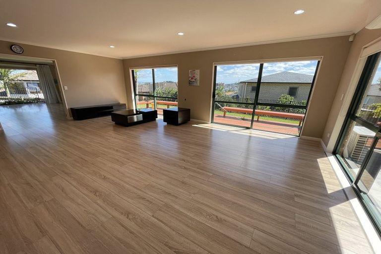 Photo of property in 26 Ballymore Drive, Pinehill, Auckland, 0632