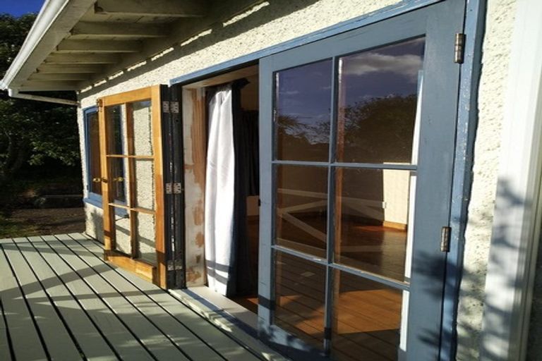 Photo of property in 21 Tiromoana Road, Raumati South, Paraparaumu, 5032