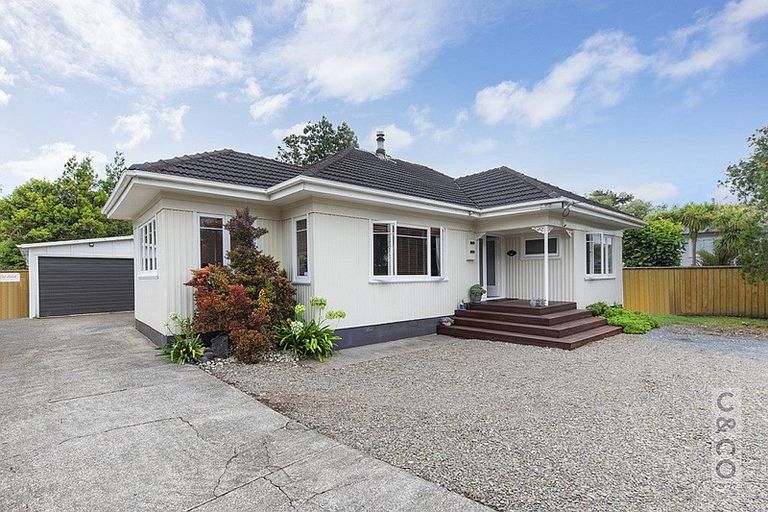 Photo of property in 7 Taupaki Road, Taupaki, Henderson, 0782