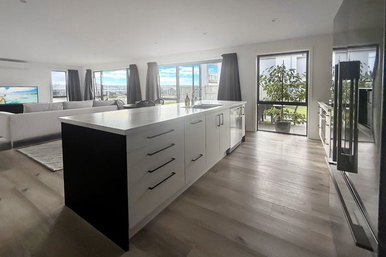 Photo of property in 4 Poroporo Way, Wharewaka, Taupo, 3330