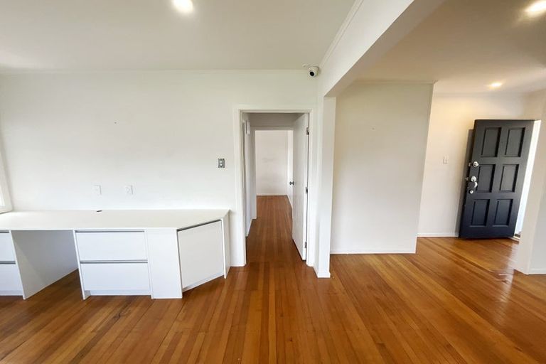 Photo of property in 4 Paton Avenue, Te Atatu South, Auckland, 0610