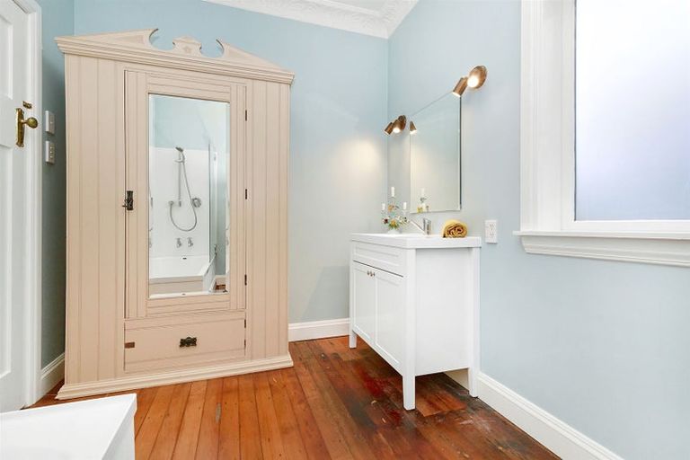 Photo of property in 25 Findlay Street, Tawa, Wellington, 5028