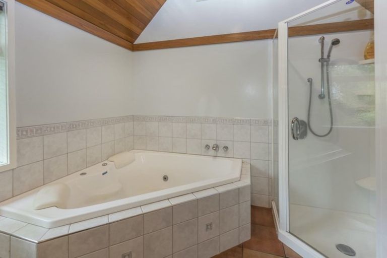 Photo of property in 18 Lombard Place, Avonhead, Christchurch, 8042