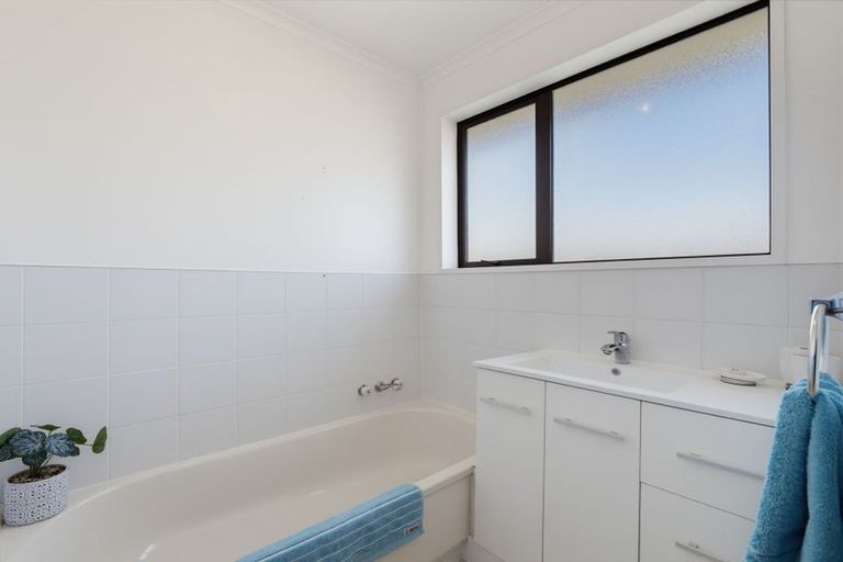 Photo of property in 19a Sheraton Place, Redwood, Christchurch, 8051