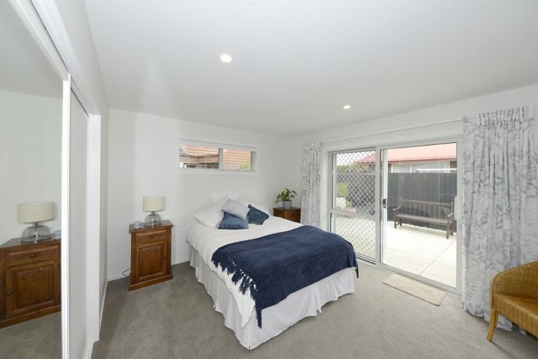 Photo of property in 2/11 Ludecke Place, Sockburn, Christchurch, 8042