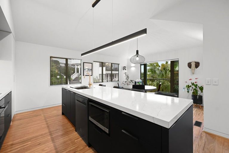 Photo of property in 2 Minchin Crescent, St Andrews, Hamilton, 3200