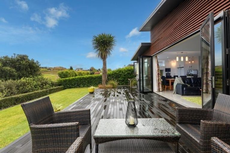 Photo of property in 14 Vantage Place, Omokoroa, 3114